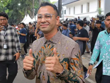 Selebritas sekaligus pebisnis, Raffi Ahmad saat menuju kediaman presiden terpilih 2024-2029 Prabowo Subianto di Kertanegara, Jakarta, Selasa (15/10/2024). (Liputan6.com/Angga Yuniar)