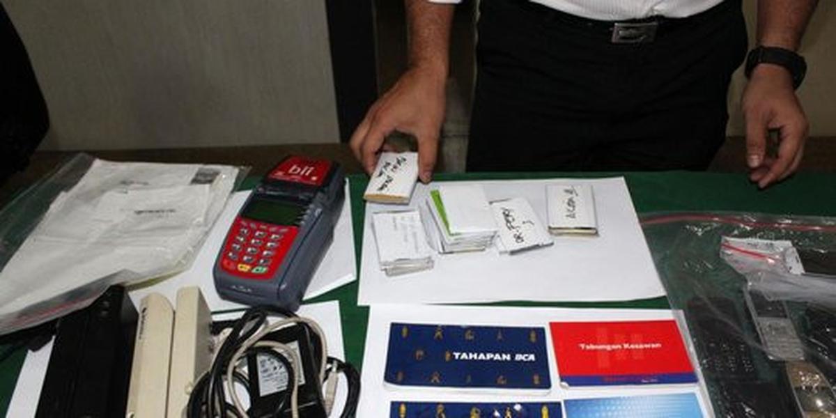 Penangkapan pencuri handal kartu kredit dan debit