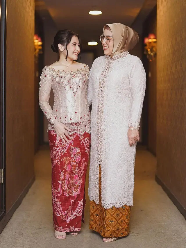 Prilly Latuconsina cantik pakai kebaya saat wisuda (Foto: Instagram/@prillylatuconsina96)
