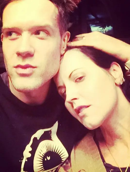 "NYE: Take away, TV, Pajamas" tulis Ole dalam akun Instagram pribadinya. (instagram/doubleole)