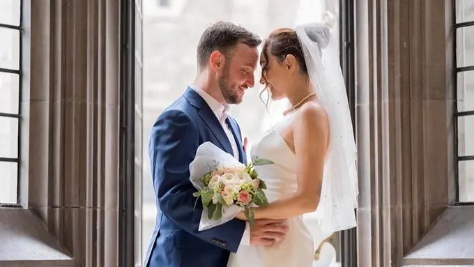 Foto pernikahan Dewi Rezer dengan kekasihnya Ethan Alarmk. (Foto: Instagram/dewirezer)