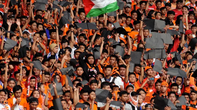 Jakmania Padati Gelora Bung Karno