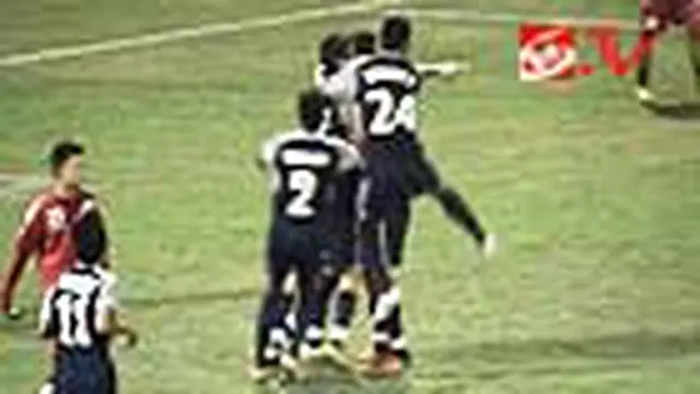 Arema Tundukkan Saudara Tua Persema 4-0