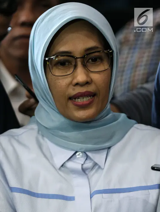Plt Dirut PLN (Persero) Sripeni Inten Cahyani memberi keterangan usai bertemu Komisi VII DPR di Kompleks Parlemen, Senayan, Jakarta, Selasa (6/8/2019). Menurut Sripeni, DPR meminta penjelasan mengenai pemadaman listrik massal di wilayah Jabodetabek, Banten, dan Jawa Barat. (Liputan6.com/JohanTallo)