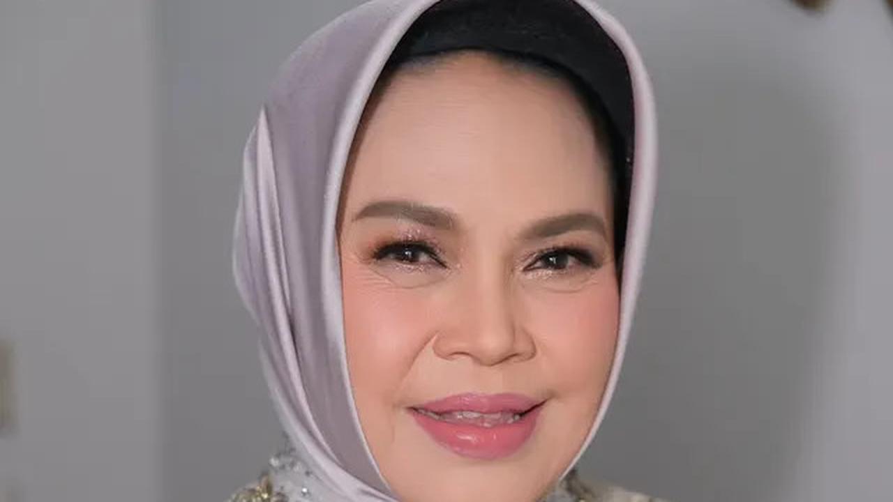 8 Model Gamis Brokat Hetty Koes Endang, Elegan di Setiap Momen