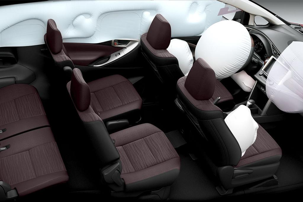 Fitur 7 airbags di Toyota Innova versi Filipina (toyota.co.ph)