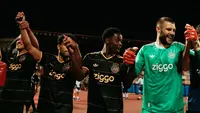 Maarten Paes bersama Ajax pada pertandingan kualifikasi Conference League melawan FK Vojvodina di Stadion Karađorđe, Jumat (24-7-2026) dini hari WIB. (Dok. ajax.nl)