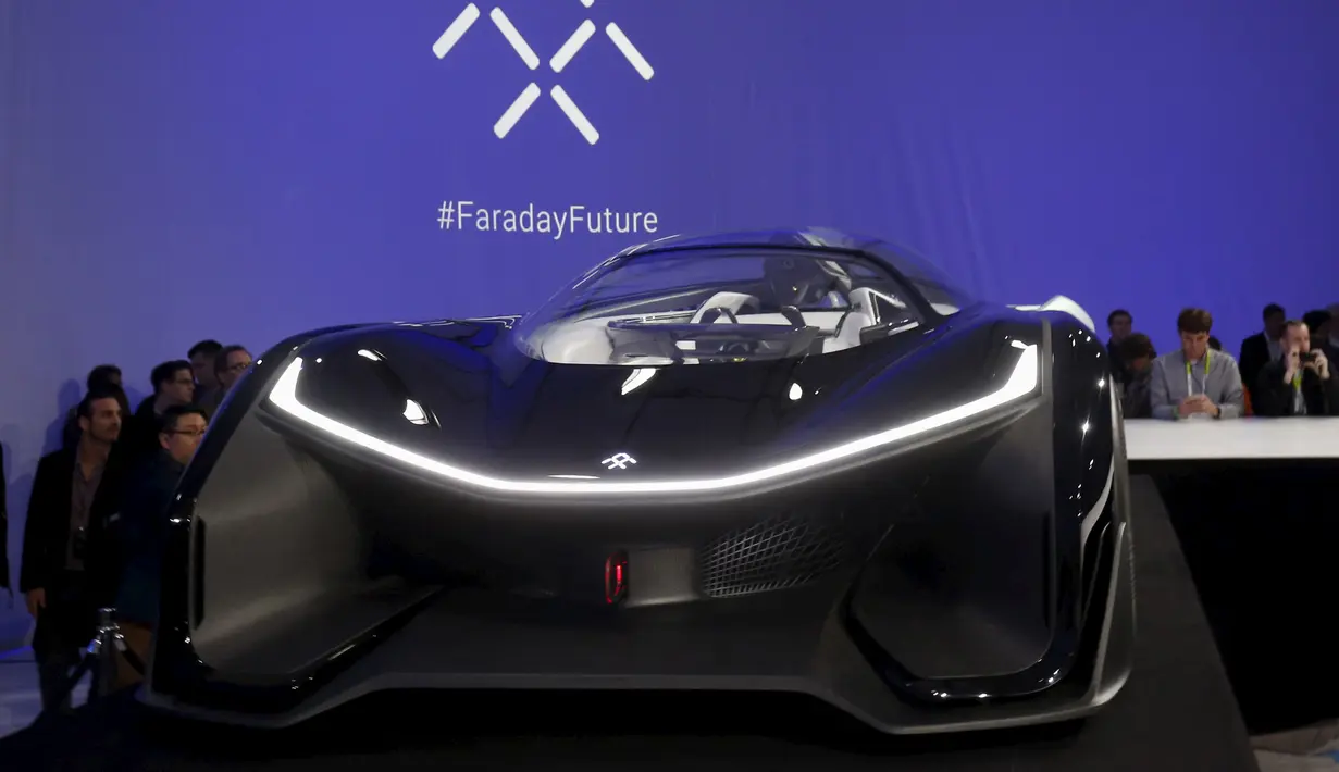 Tampak depan Mobil listrik Faraday Future FFZERO1 saat dikenalkan pada pameran di Las Vegas , Nevada, (4/1). Mobil buatan Apple dan perusahaan Cina ini akan menjadi kendaraan masa depan berbahan bakar elektrik. (REUTERS / Steve Marcus)