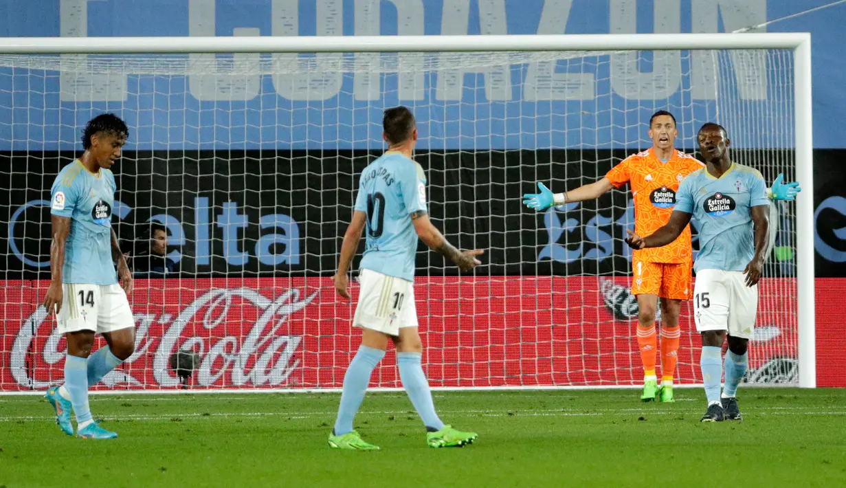 Reaksi pemain Celta Vigo setelah pemain Real Madrid Luka Modric mencetak gol ke gawang mereka pada pertandingan sepak bola La Liga Spanyol di Stadion Balaidos, Vigo, Spanyol, 20 Agustus 2022. Real Madrid menang 4-1. (AP Photo/Lalo R. Villar)