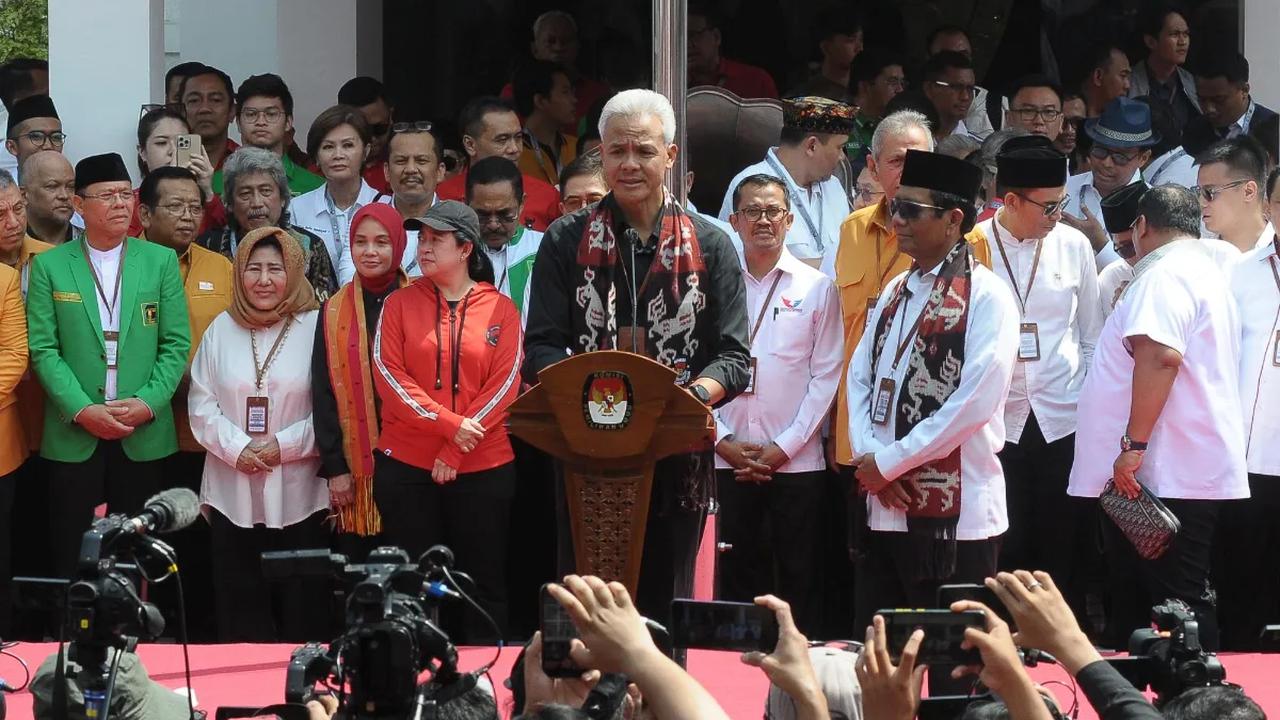 "Mudah-mudahan KPU akan menjadi wasit yang Insya Allah pasti paling netral, pasti paling bisa memberikan layanan terbaik dan kita persembahkan untuk kemajuan bangsa dan negara,”