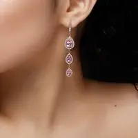 Ilustrasi Model Anting Jepit Juntai (credit: freepic.filler/freepik)