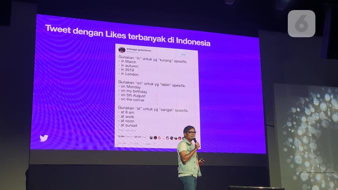 Soleh Solihun membacakan cuitan paling banyak mendapatkan Likes sepanjang 2019. (Liputan6.com/ Agustin Setyo W).