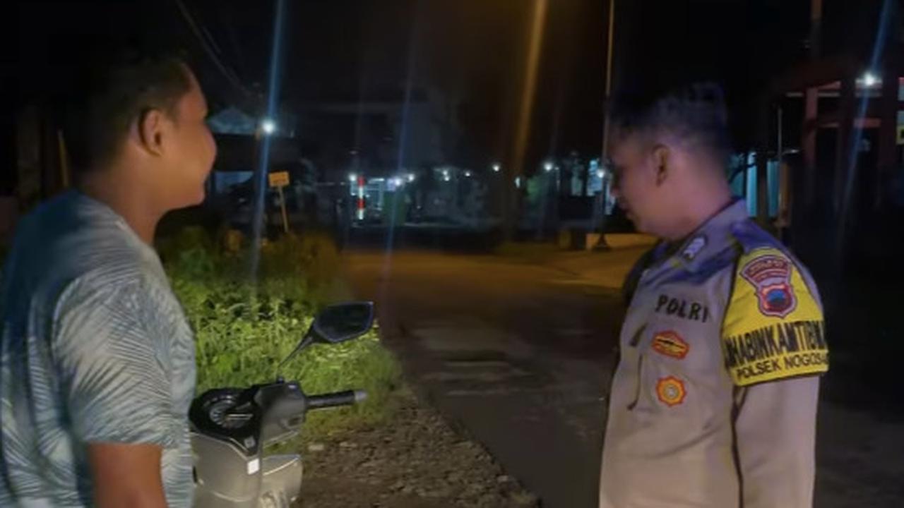 Nongkrong Tengah Malam, Gerombolan Pemuda Panik dan Kabur pas Lihat Mobil Polisi, Endingnya Bikin Lega