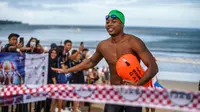 Perenang nasional Fadlan Prawira juara kategori 2km overal men di Oceanman Indonesia 2022