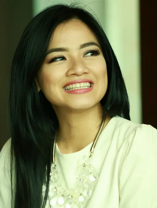 "Karakter tetap sama, cuma sifat dan sikap kita jauh sudah dewasa dibanding dulu," jelas Titi Kamal. (Galih W. Satria/Bintang.com)