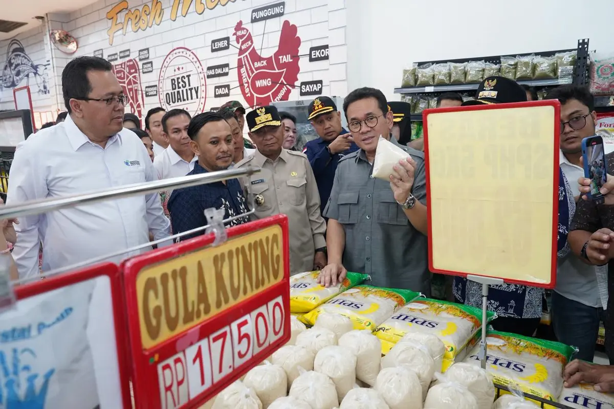 Menteri Perdagangan (Mendag) Budi Santoso memantau aktivitas perdagangan sejumlah gerai di Aceh dan Sumatera Utara akhir Februari 2026. (Dok Kemendag)