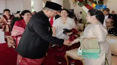 Sejumlah kalangan bahkan berharap, keakraban tersebut terus terjalin tak hanya dalam acara HUT ke-72 RI.