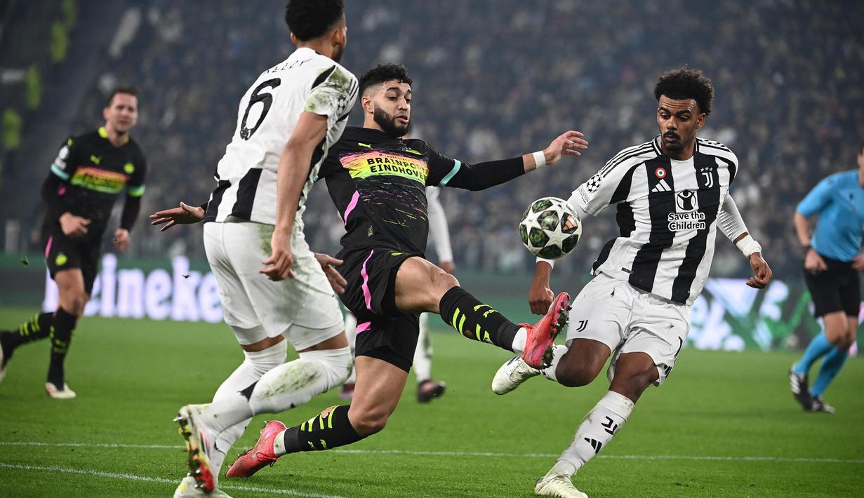 Hingga turun minum, Juventus unggul 1-0 atas PSV Eindhoven. (Isabella BONOTTO/AFP)