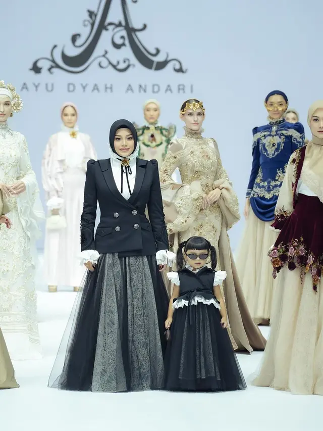 6 Potret Aurel Hermansyah dan Ameena Jadi Model di Catwalk JFW, Curi Perhatian