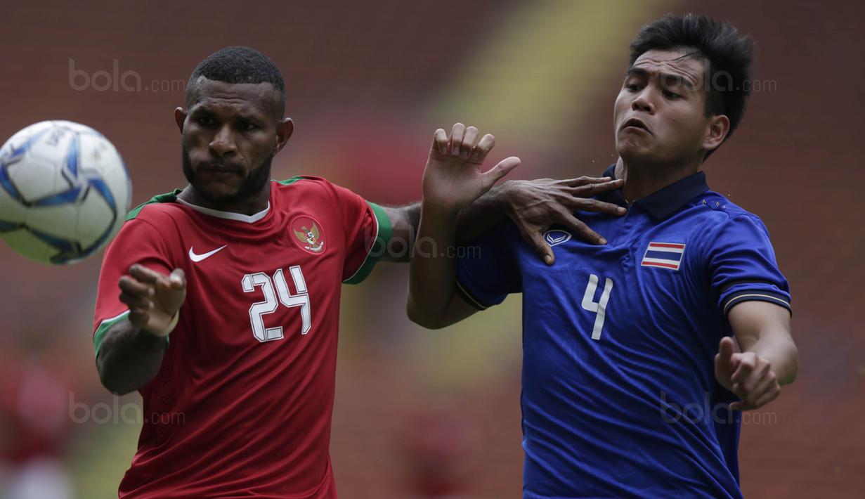 Penyerang Indonesia, Marinus Manewar saat berlaga kontra Thailand di SEA Games 2017 yang berlangsung di Stadion Shah Alam, Malaysia (Bola.com/Vitalis Yogi Trisna)