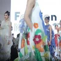 Ajang tahunan persembahan Senayan City, Fashion Nation dibuka oleh presentasi busana dari 3 desainer ternama yang juga anggota baru Ikatan Perancang Mode Indonesia (IPMI). (Dok/Fimela/Hilda Irach).