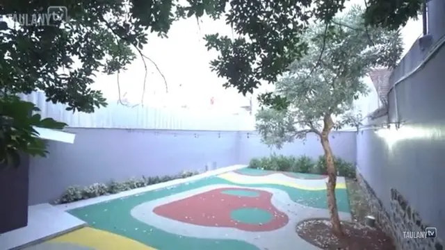 Halaman belakang rumah Soleh Solihun (YouTube/ TaulanyTV)