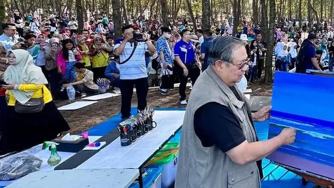 Terpisah, Ketua Umum Demokrat Agus Harimurti Yudhoyono mengatakan, hasil pelelangan hari ini diharapkan bakal bermanfaat untuk Jogja Disability Arts.&nbsp;