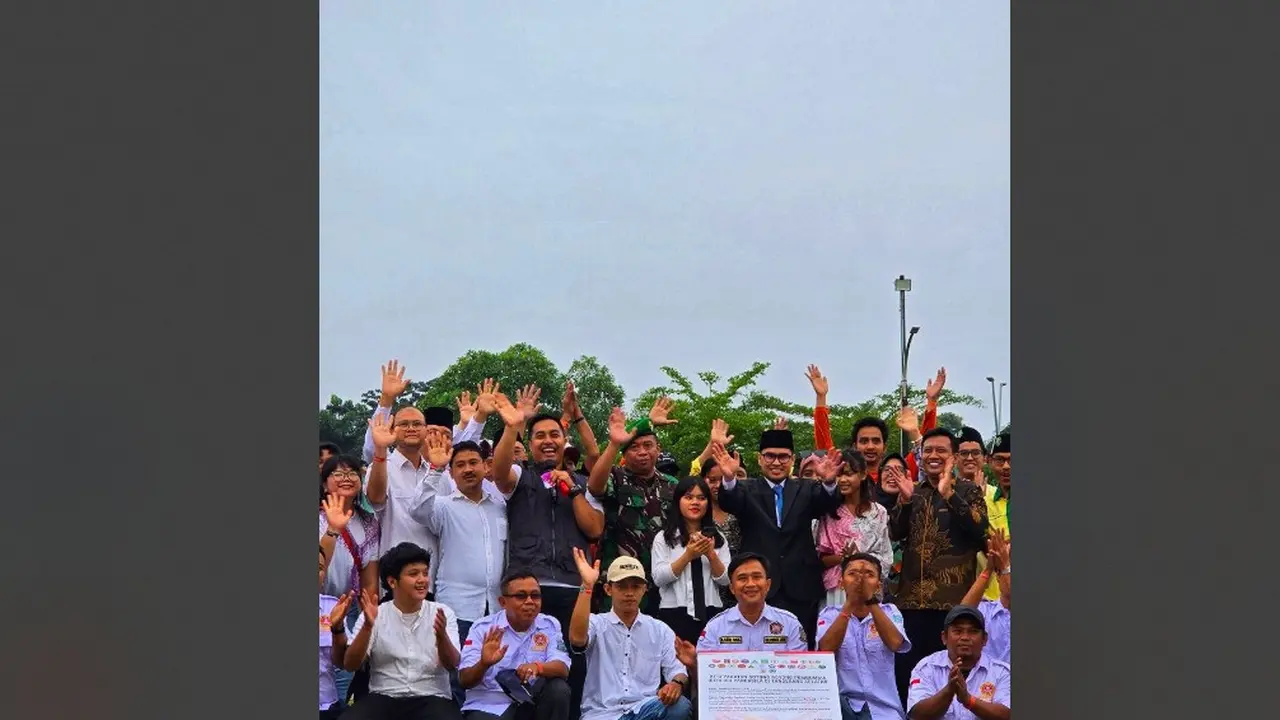 Upacara memperingati Hari Lahir Pancasila 1 Juni di Alun-Alun Kecamatan Pondok Aren, Tangerang Selatan (Tangsel), Banten pada hari ini, Minggu (1/6/2025) dengan tema '5 Rasa Yang Mempersatukan Kita”.