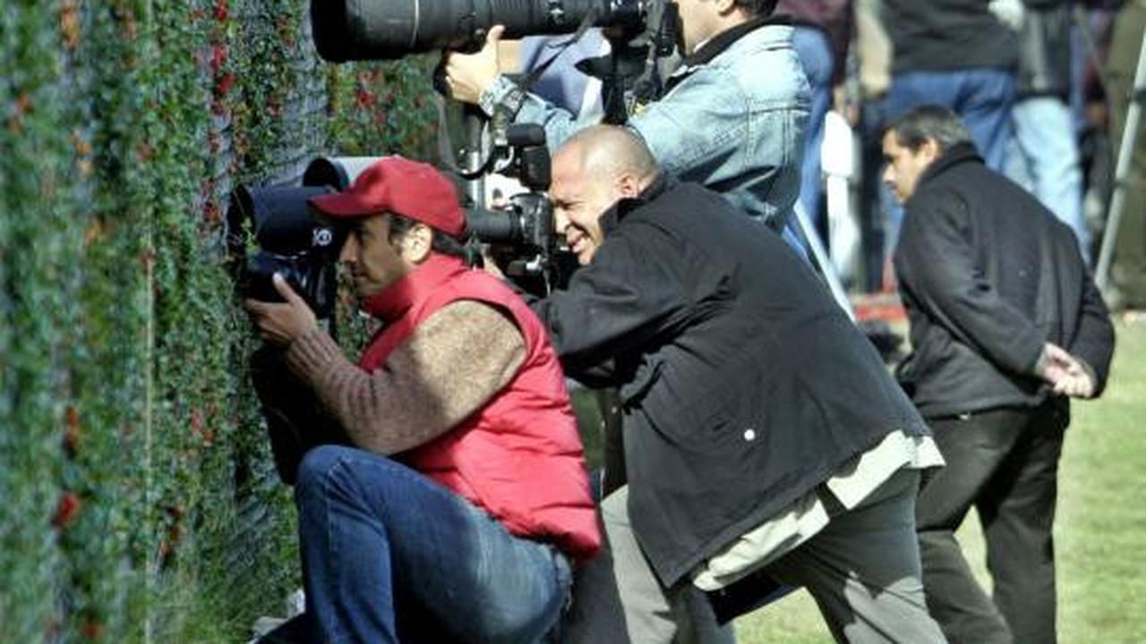 Aksi para paparazzi memburu gambar bintang ternama