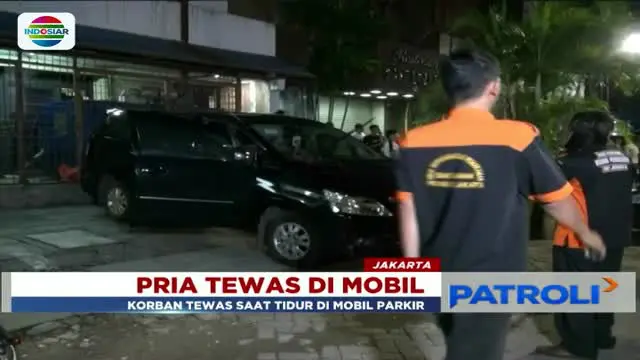 Diduga keracunan gas monoksida, seorang pria ditemukan tewas di dalam mobilnya yang sedang terparkir di kawasan Gambir, Jakarta Pusat.