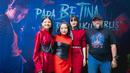 Mawar Eva de Jong, Sara Fajira dan Hanggini dalam film Para Betina Pengikut Iblis, baru saja melakukan press gathering belum lama ini. Tampil kompak dengan busana bernuansa merah, ketiganya pun tampil kompak dan siap menghibur para penonton di bioskop sebentar lagi. (Liputan6.com/IG/@sarafajira)