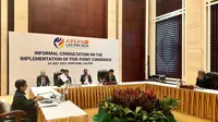 Pertemuan Troika antara Indonesia, Laos dan Malaysia yang fokus membahas isu Myanmar di sela-sela rangkaian kegiatan pertemuan menlu ASEAN di Vientiane, Laos, Rabu (24/7/2024). (Dok. Kemlu RI)