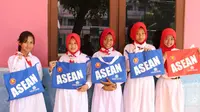 Kementerian Luar Negeri Sosialisasi Masyarakat ASEAN di Fabrian School. (dok. Fabrian School)