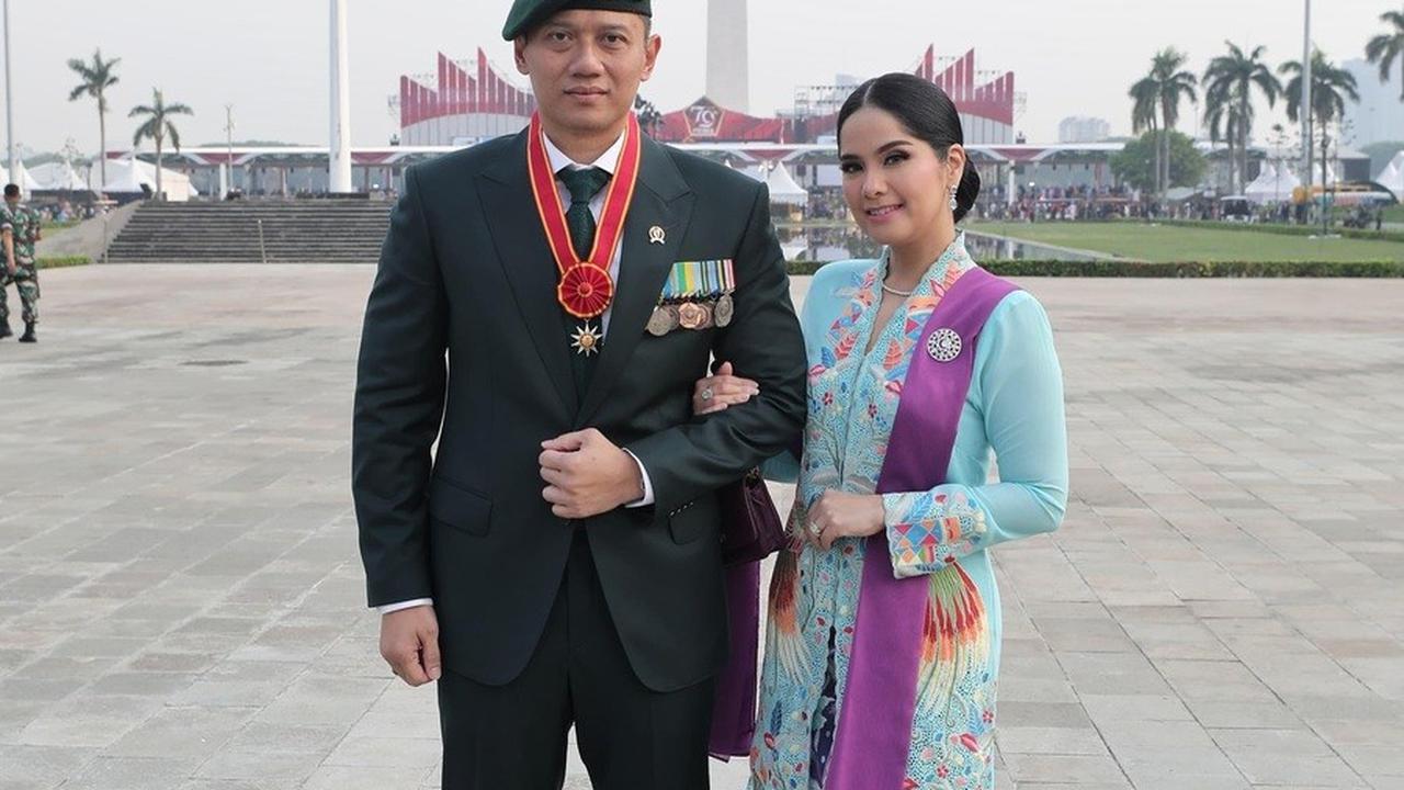 Sebagai ibu satu anak, Annisa Pohan memilih untuk berpikir logis; ia menyadari bahwa jarang ada pasangan suami istri yang bisa mencapai karier tinggi secara bersamaan, sehingga salah satu harus mengalah.
