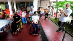 Delapan belas penyandang disabilitas yang rata-rata baru keluar dari rumah sakit mendapatkan beragam keterampilan kewirausahaan.  (merdeka.com/Arie Basuki)