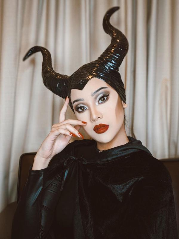 Anya Geraldine dengan Makeup Tebal (Sumber: Instagram//anyageraldine/)
