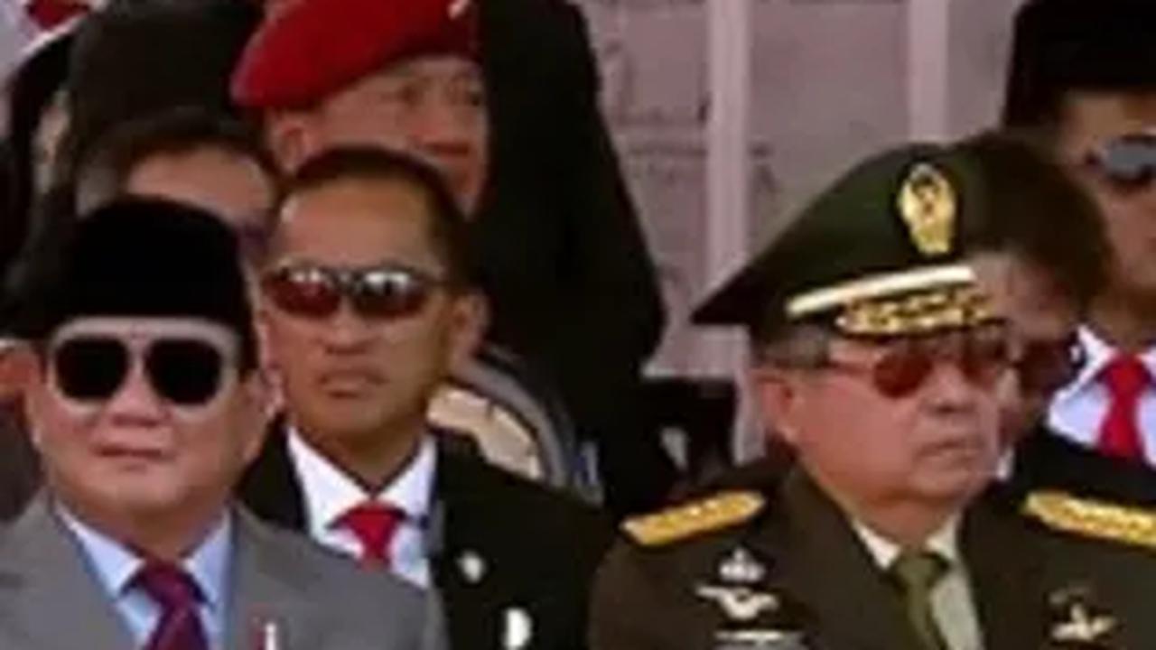 SBY dan Prabowo terlihat duduk berdampingan selama acara peringatan HUT ke-78 TNI.<br>