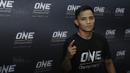 Petarung Indonesia, Stefer Rahardian, saat menggelar latihan terbuka jelang laga One Championship di Senayan, Jakarta, Kamis (14/07/2017). Pertarungan tersebut akan berlangsung di JCC, Jakarta, Sabtu (16/9/2017). (Bola.com/M Iqbal Ichsan)