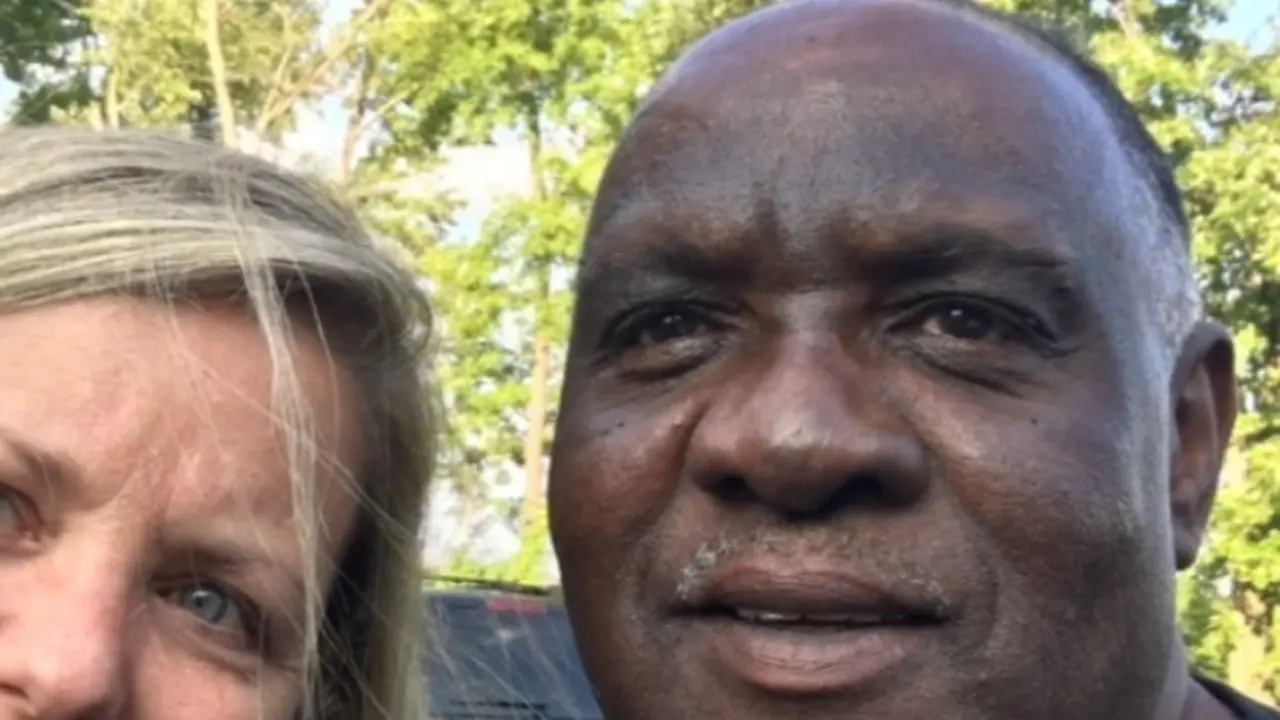 Ellis dan Darrel Hill