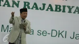 Tokoh Muda NU, H. Nusron Wahid memberi sambutan saat pengajian umum peringatan Rajabiyah, Jakarta, Minggu (2/4). Sebanyak 2500 masyarakat madura yang berada di Jakarta hadir untuk mengikuti pengajian umum. (Liputan6.com/Faizal Fanani)