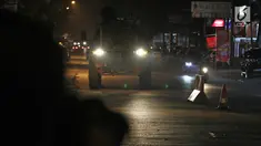 Satu unit mobil baracuda milik polisi masuk ke dalam area Mako Brimob, Kelapa Dua pascabentrok antara petugas dengan tahanan di Depok, Kamis (10/5). Mobil itu melintas tanpa iring-iringan pengawalanan dari pihak kepolisian. (Liputan6.com/Herman Zakharia)