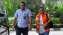 Orang kepercayaan Bowo Sidik Pangarso, Indung tiba di gedung KPK untuk menjalani pemeriksaan, Jakarta, Selasa (23/4). Karyawan PT Inersia tersebut diperiksa sebagai tersangka terkait kasus dugaan suap PT Humpuss Transportasi Kimia dalam pengiriman pupuk. (merdeka.com/Dwi Narwoko)