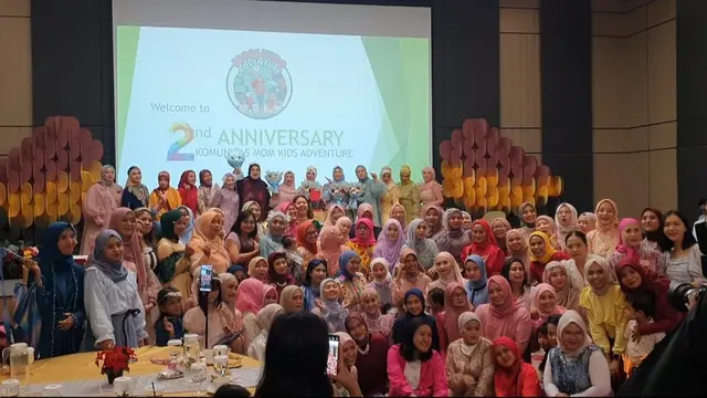 Komunitas ibu-ibu influencer yang tergabung dalam Mom Kids Adventure merayakan ulang tahun keduanya di sebuah hotel di wilayah Jatiasih, Kota Bekasi, Sabtu 12 Juli 2025 (Istimewa)