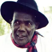 Seorang pria Kenya dijuluki 'Grand Master of Polygamy' atau Juara Dunia Poligami lantaran punya 130 istri! Gokil abis!