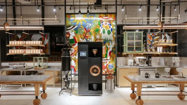 Melihat Kopi Disangrai dan Melakukan Aktivitas Interaktif di Coffee Experience Center