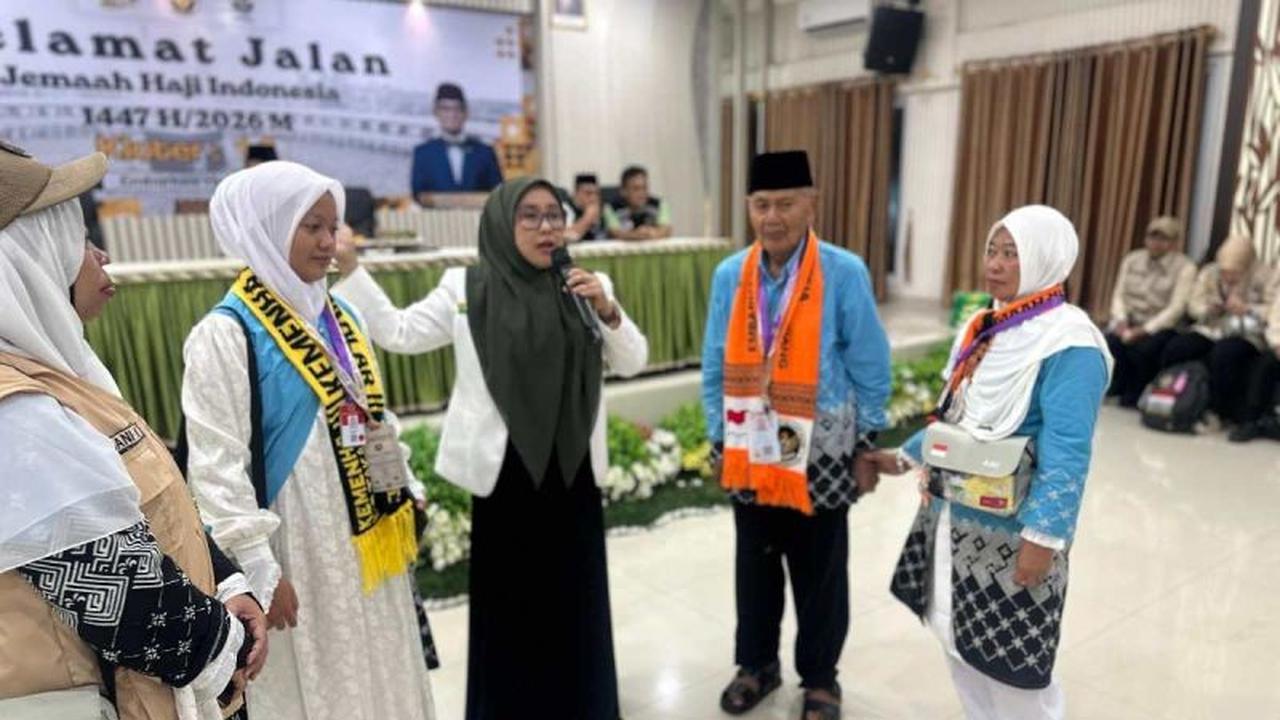 Anggota DPR Lepas Pemberangkatan JCH Kloter 16 Makassar, Ingatkan Kesiapan Lahir Batin