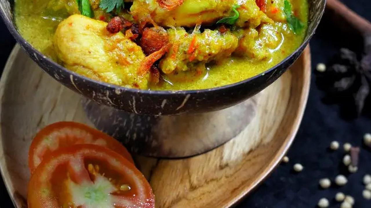 Ilustrasi Kari Ayam Bumbu Kuning