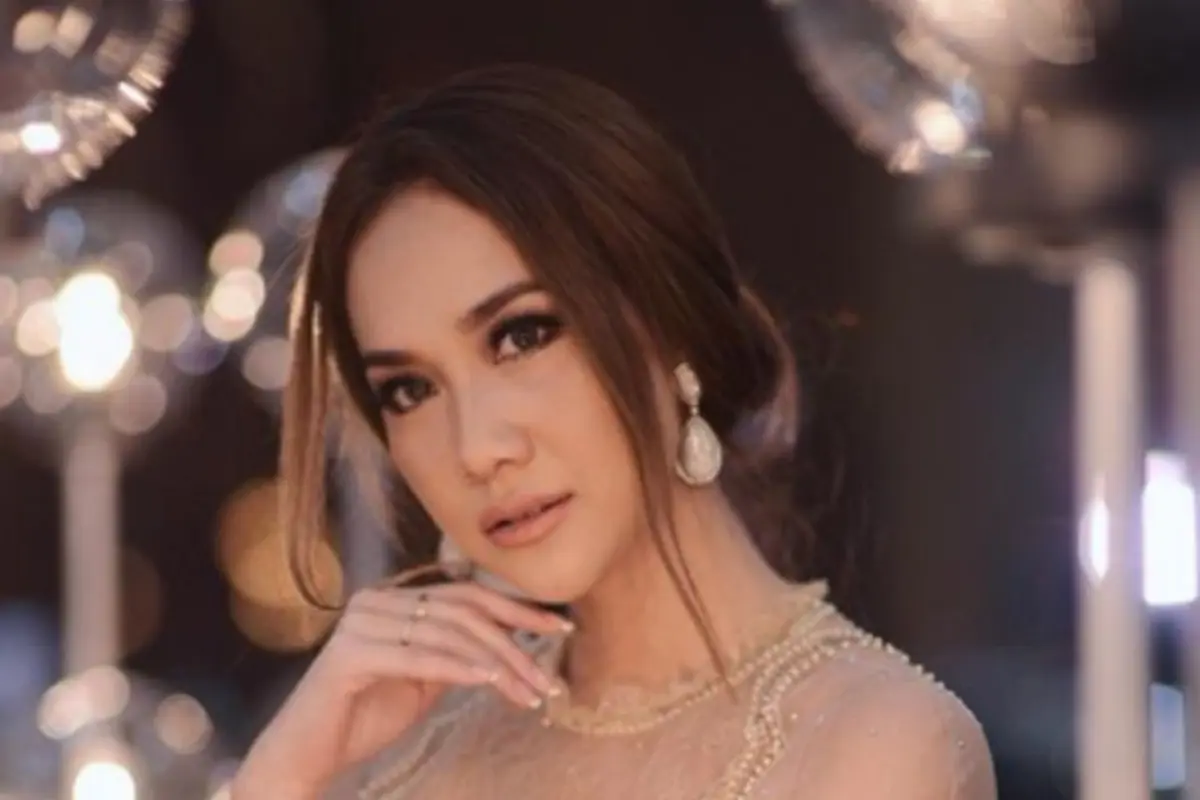 Selalu Elegan, Ini Polesan Cantik ala Bunga Citra Lestari