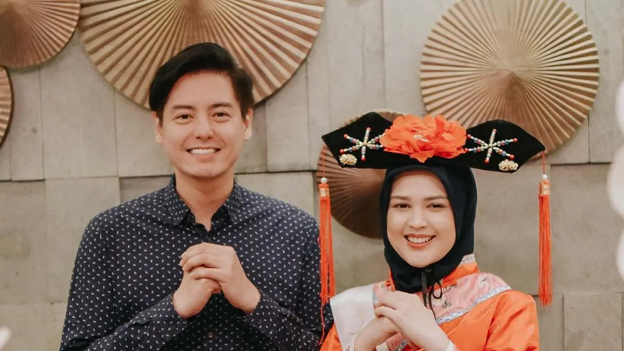 8 Momen Hangat Bridal Shower Cut Meyriska dan Roger Danuarta Bersama Sahabat