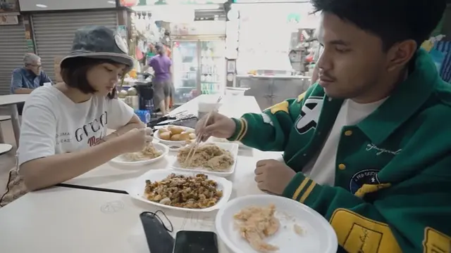 6 Momen Thariq Halilintar dan Fuji Liburan di Singapura, Berburu Kuliner
